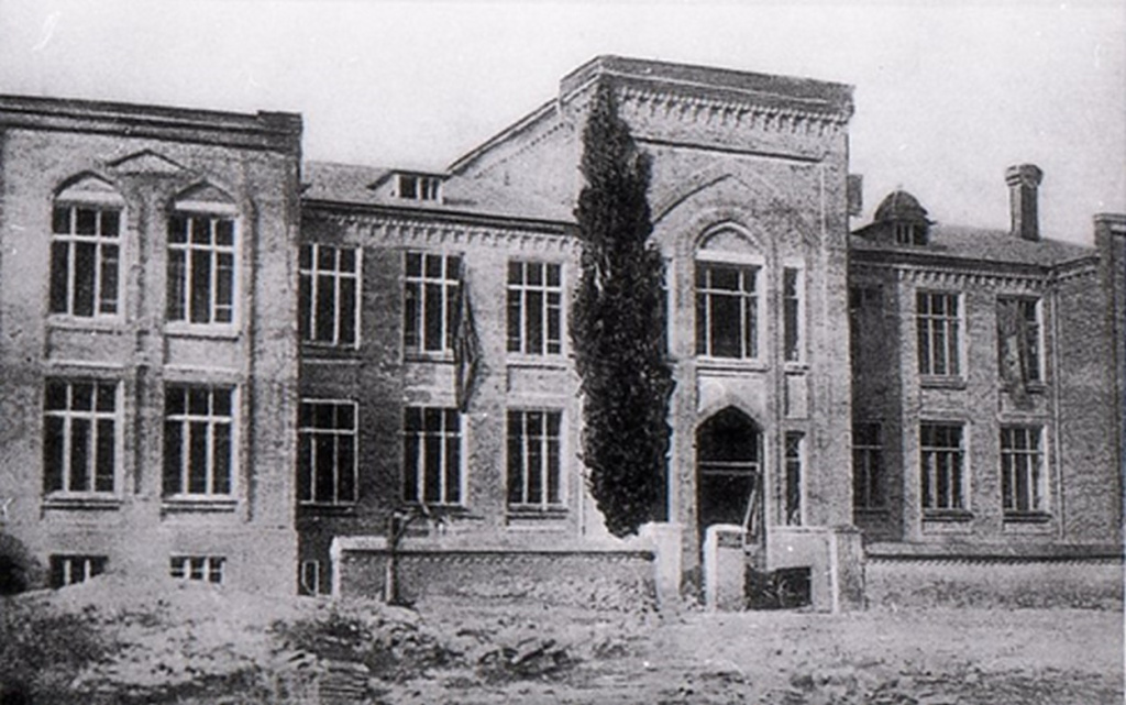 115 ЛЕТ НАЗАД В НАЛЬЧИКЕ ОТКРЫЛОСЬ  КАБАРДИНО-ГОРСКОЕ РЕАЛЬНОЕ УЧИЛИЩЕ  ИМЕНИ ИМПЕРАТОРА АЛЕКСАНДРА III