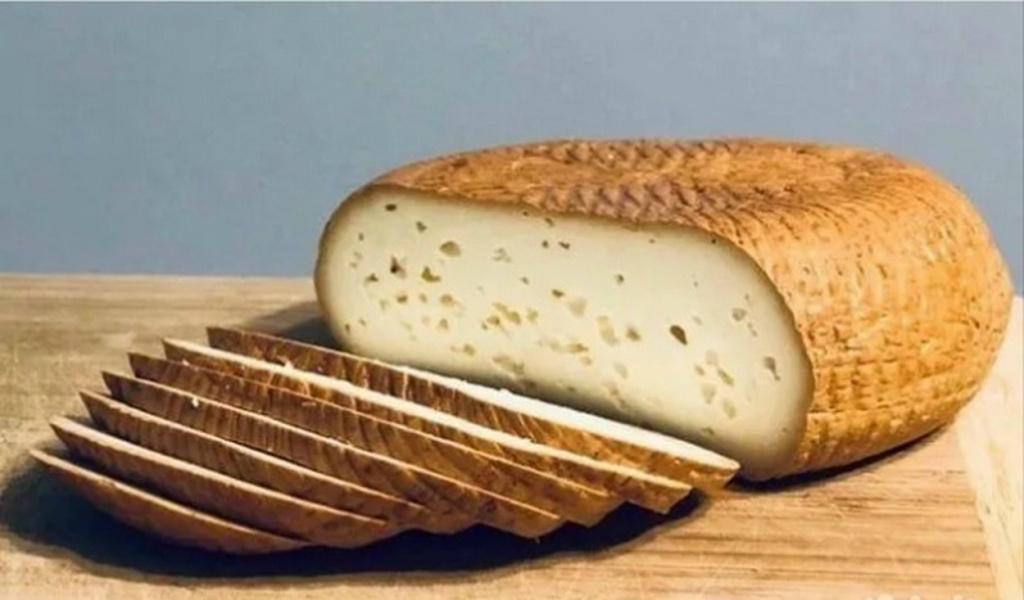 КАБАРДИНСКИЕ И БАЛКАРСКИЕ НАЦИОНАЛЬНЫЕ МОЛОЧНЫЕ ПРОДУКТЫ
